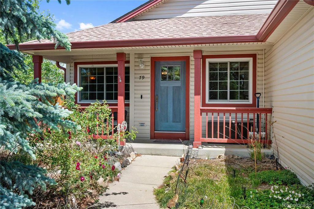 79 Red Oak Court, Erie