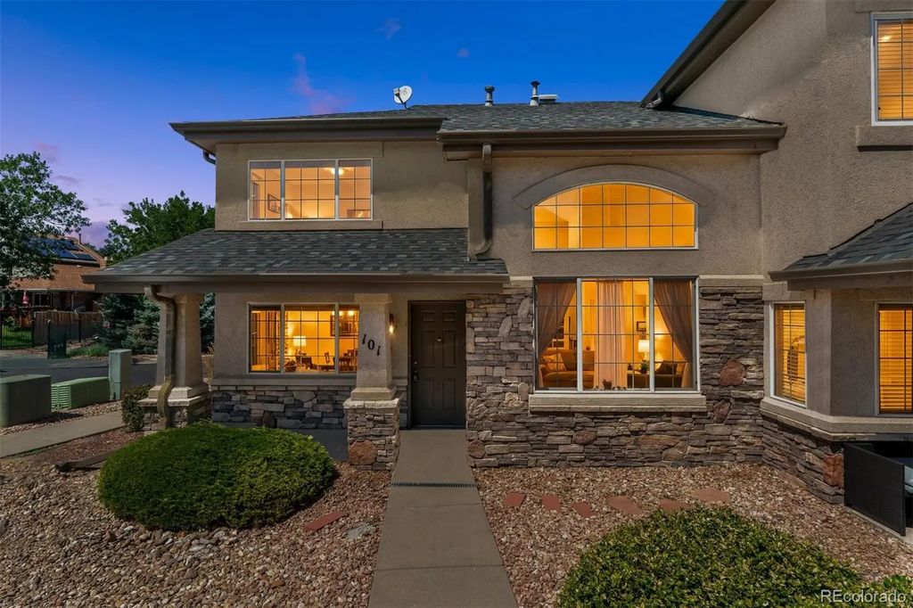 1445 S Chambers Road 101, Aurora