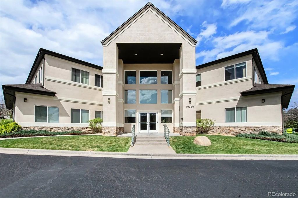10390 Bradford Road, Littleton