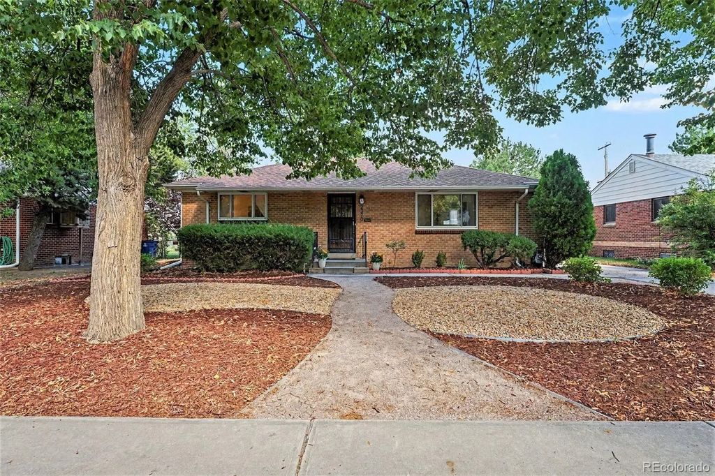 2370 Kingston Street, Aurora