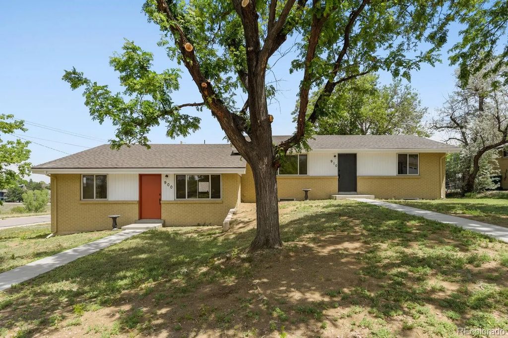 900 S Yarrow Street, Lakewood