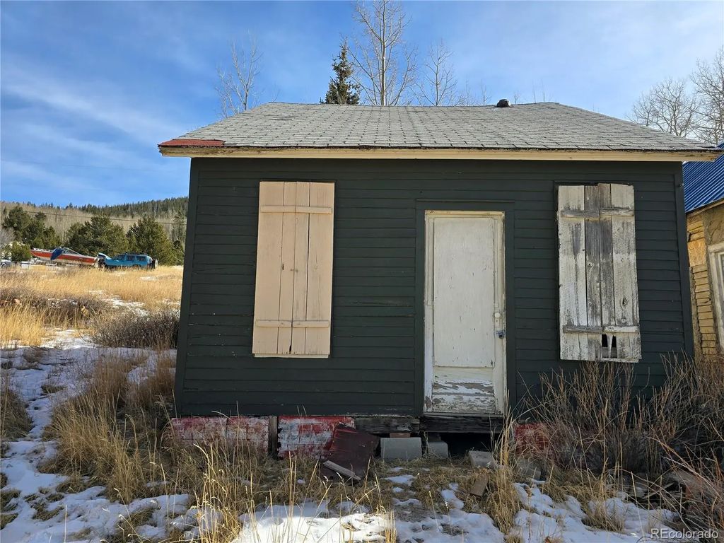 906 Victor Avenue, Goldfield