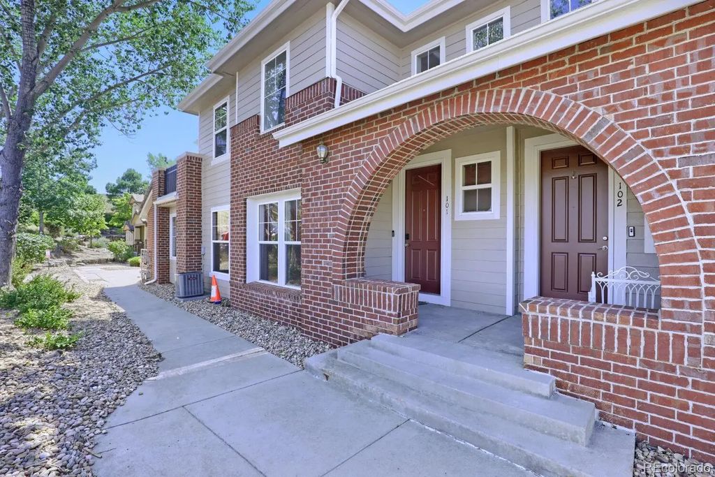 6703 S Winnipeg Circle 101, Aurora