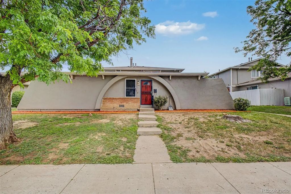 1230 Sable Boulevard, Aurora