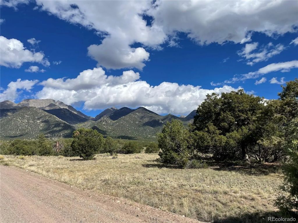 10 Brook Trout Road, Crestone