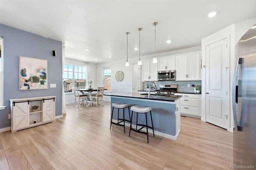875 Snowberry Avenue, Elizabeth
