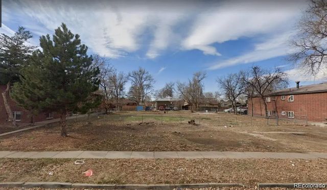 1915 Dallas Street, Aurora