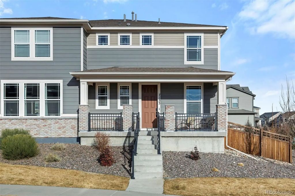 7133 Finsberry Way, Castle Pines