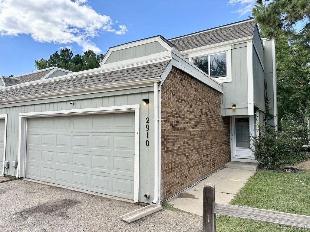 2910 S Parker Court, Aurora