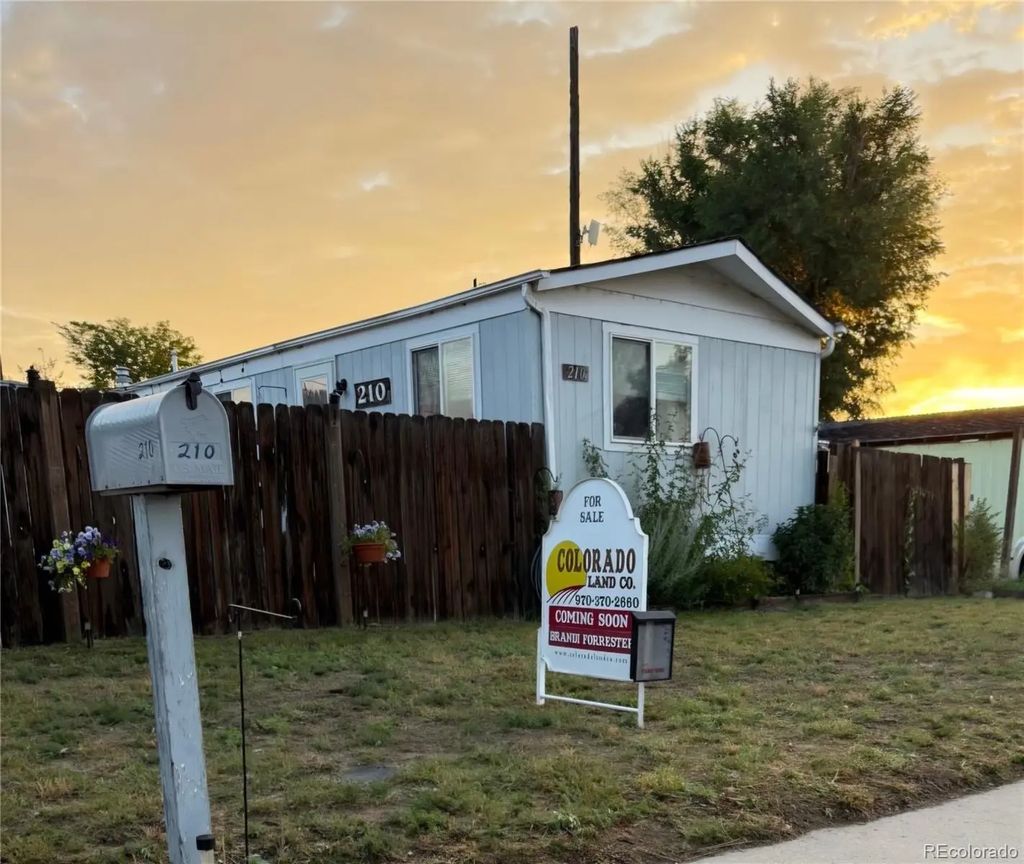 210 Oak Street, Log Lane Village