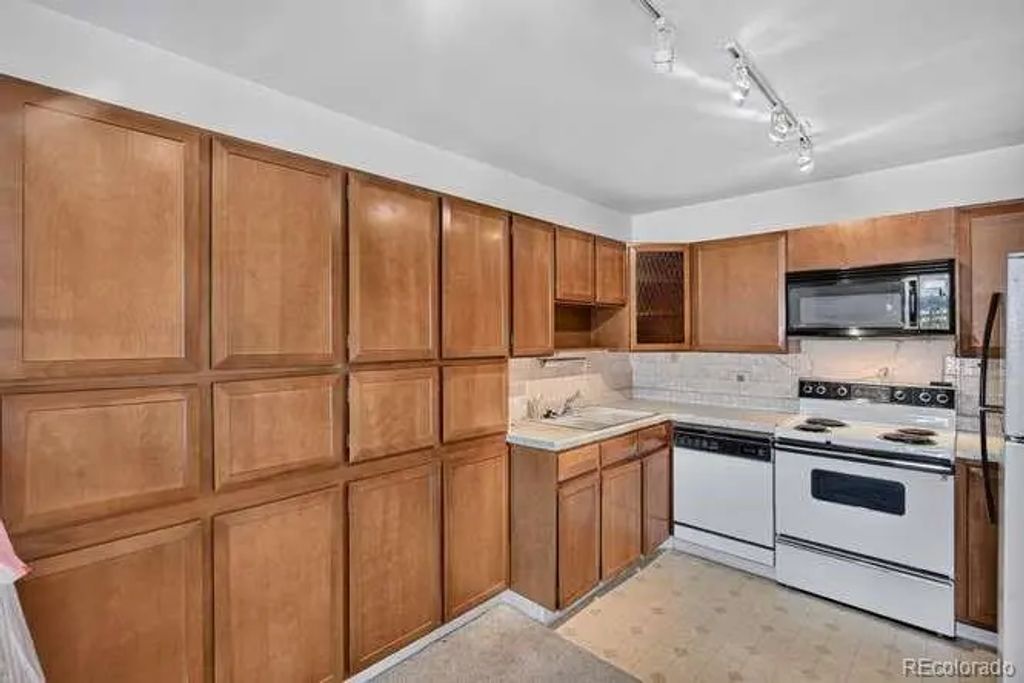 9155 E Center Avenue 10d, Denver