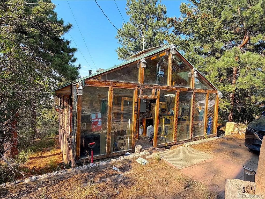25 Pine Road, Golden