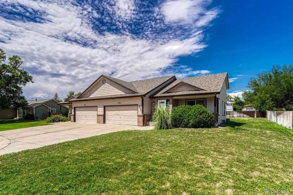 1112 Country Acres Court, Johnstown