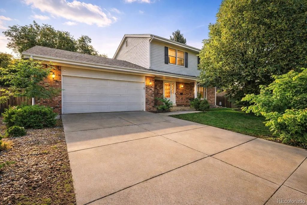 1341 S Blackhawk Way, Aurora