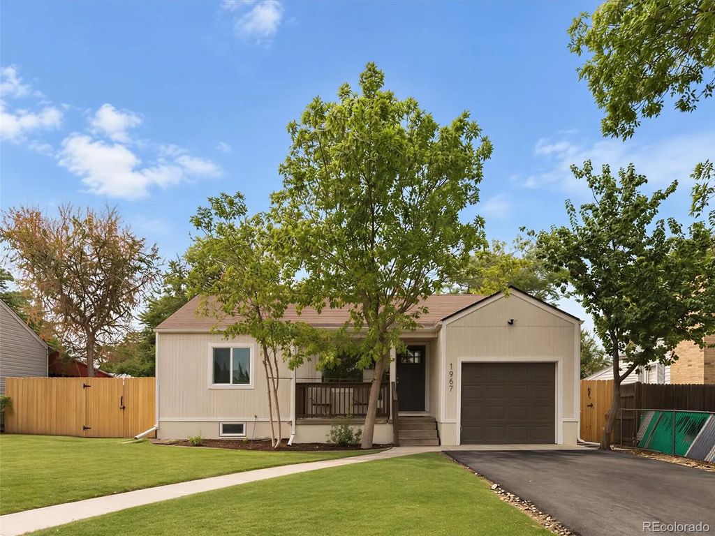 1967 Macon Street, Aurora
