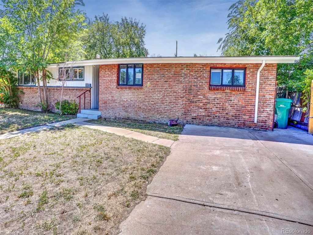 7789 Greenleaf Lane, Denver