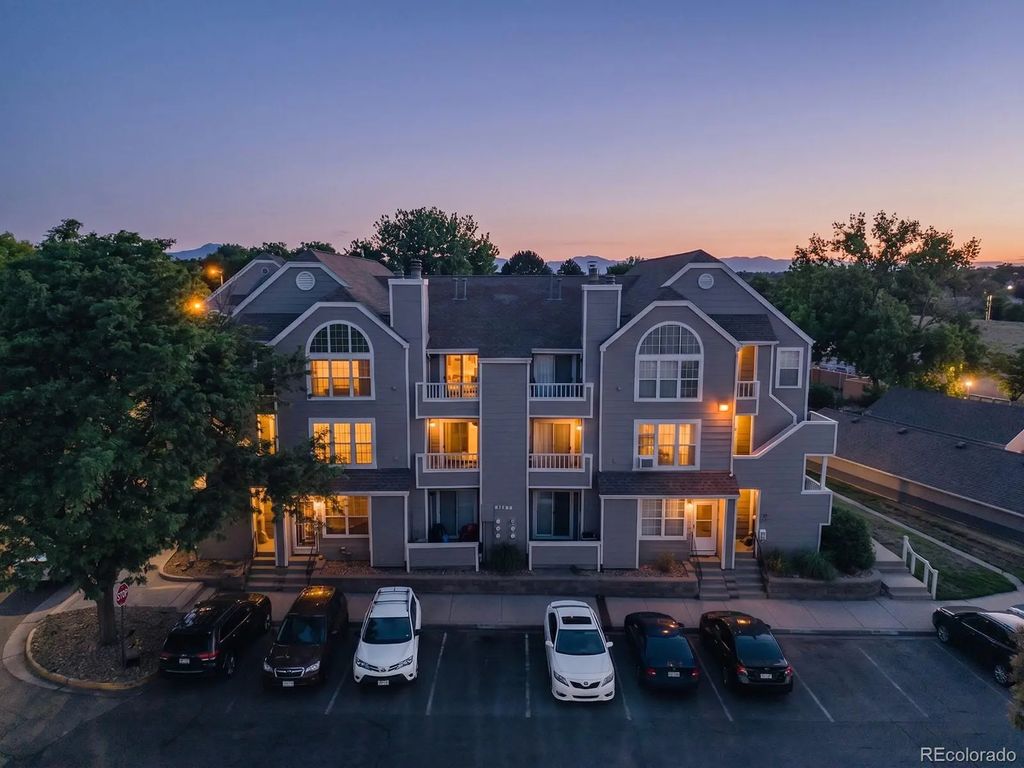 5755 W Atlantic Place 202, Lakewood