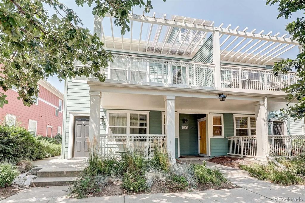 2723 Roslyn Street, Denver