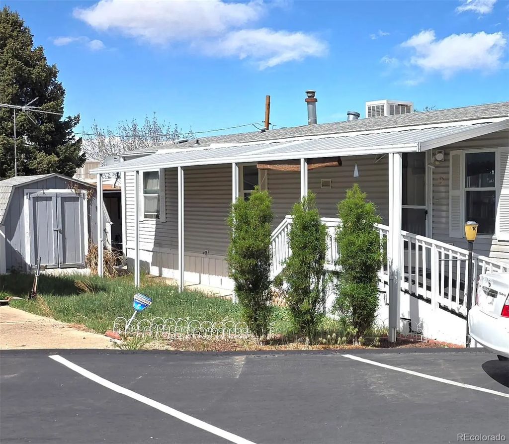 6825 Mississippi Avenue, Lakewood