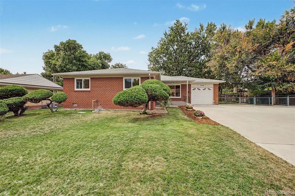 3346 W Layton Avenue, Englewood