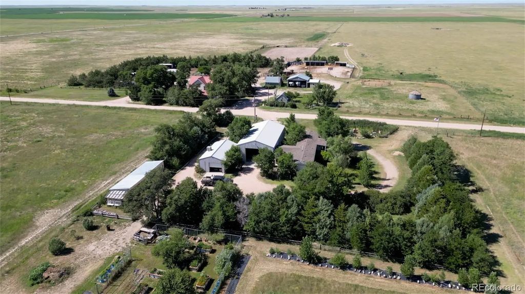 8475 County Road 7, Joes