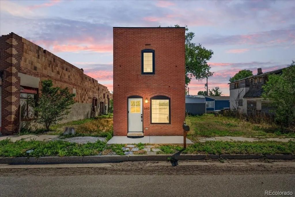 660 1st Avenue, Deer Trail
