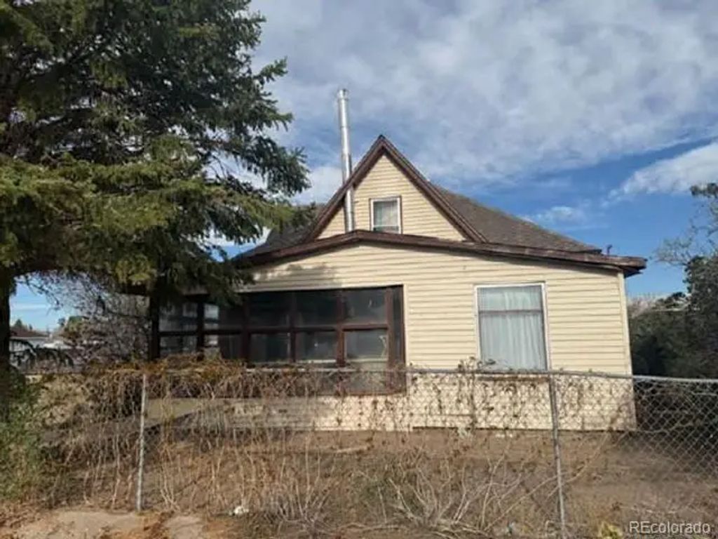 157 Hurt Street, Center