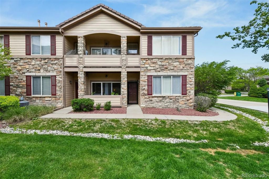 22920 E Roxbury Drive E, Aurora