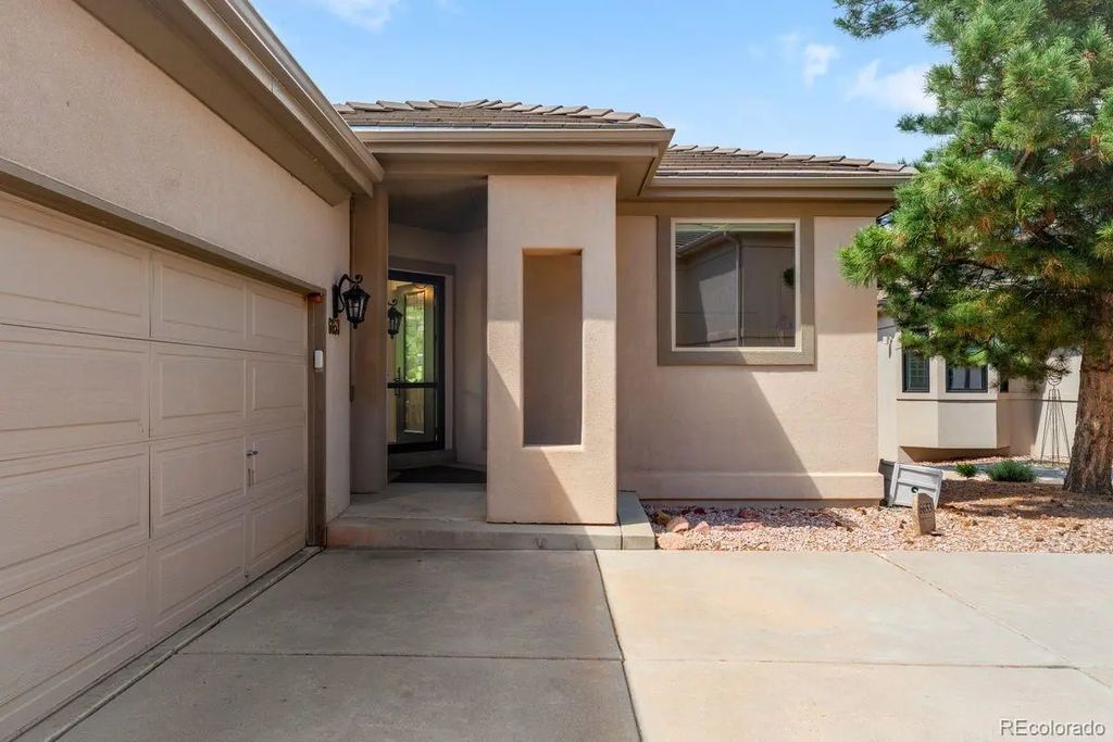 6653 Bright Water Trail, Littleton