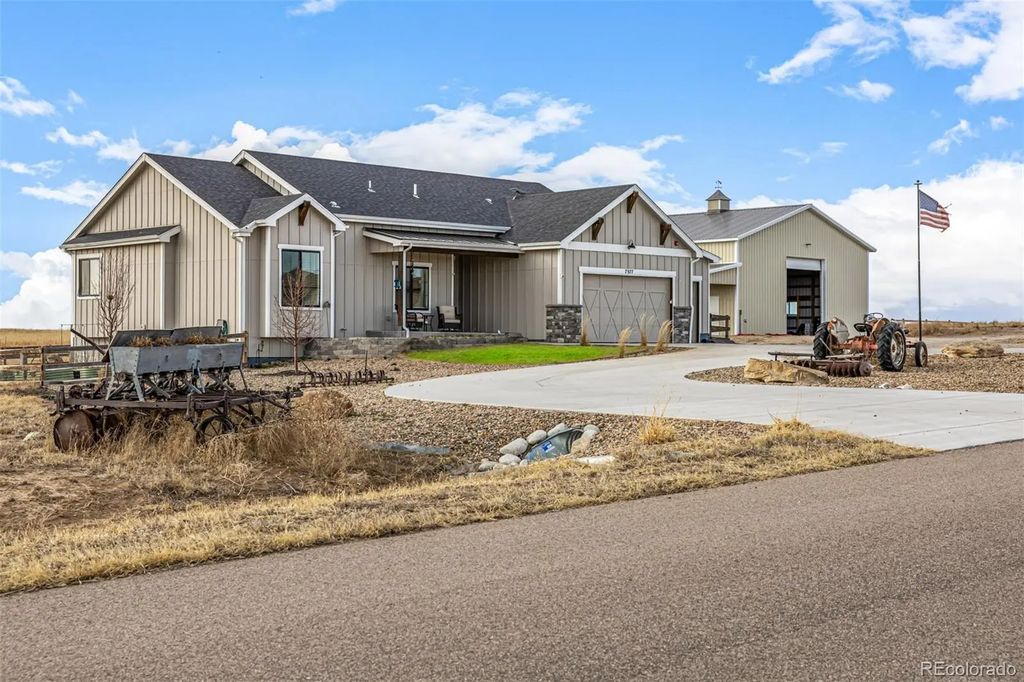 7377 Van Sickle Street, Strasburg