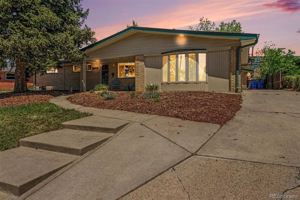 10215 W 17th Place, Lakewood