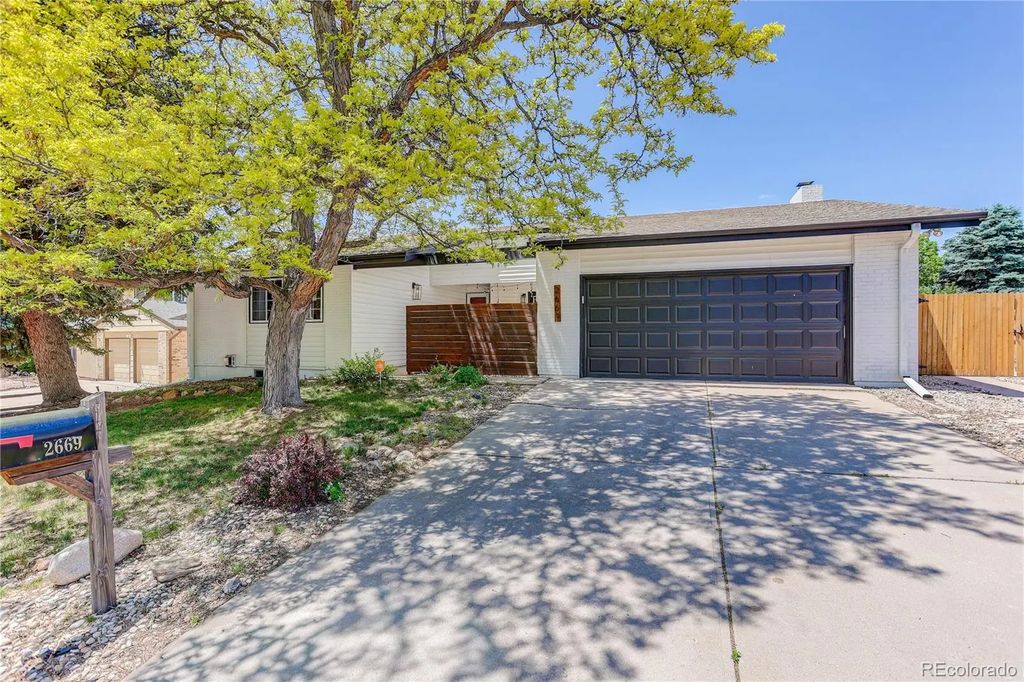 2669 S Moline Court, Aurora