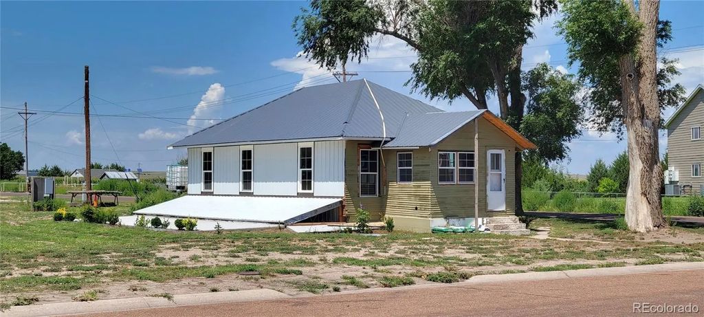 420 E 2nd Street, Julesburg