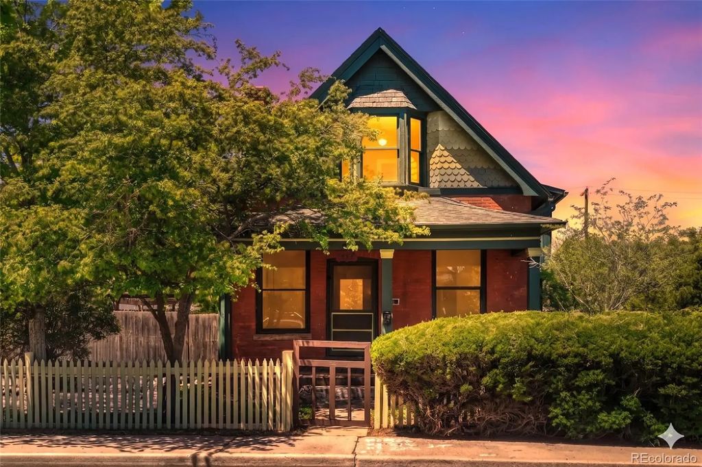 1557 Dallas Street, Aurora