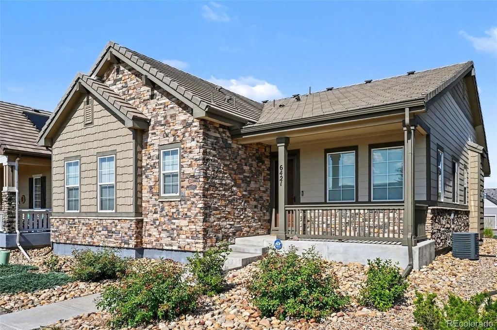 6421 Village Lane, Centennial