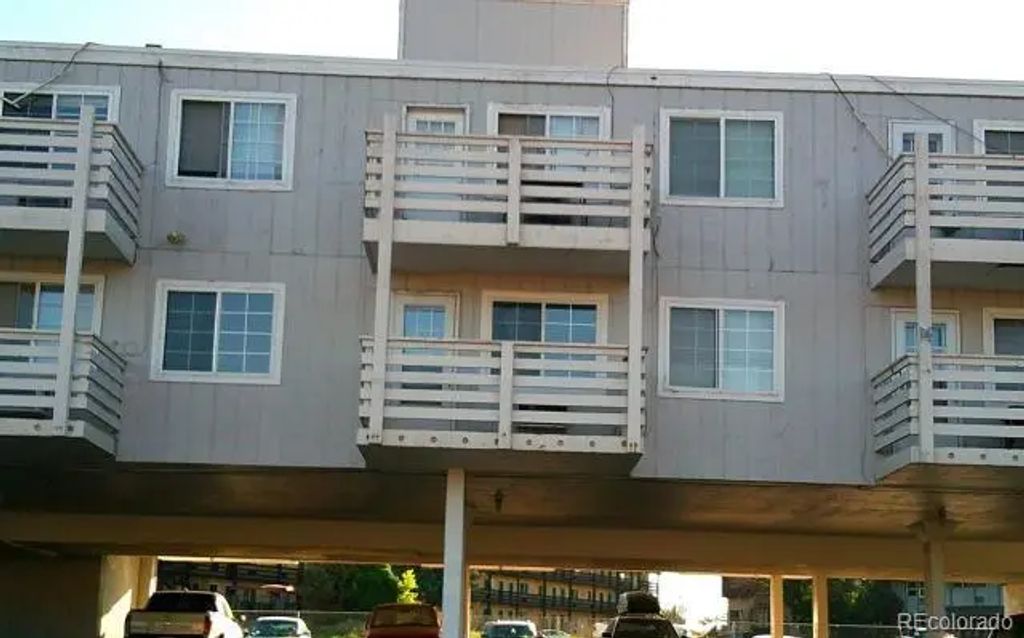 1064 Chambers Court 105, Aurora