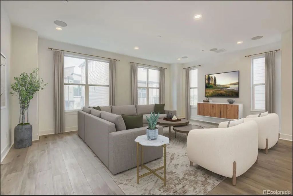 10886 E Hinsdale Circle, Centennial