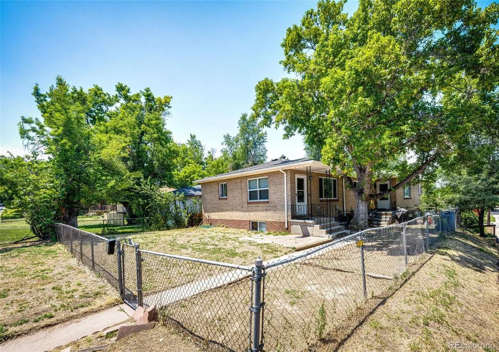 110 W Princeton Avenue, Englewood