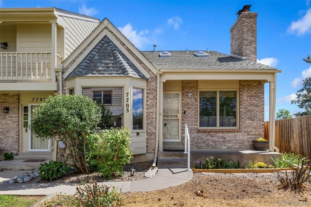 7705 S Cove Circle, Littleton