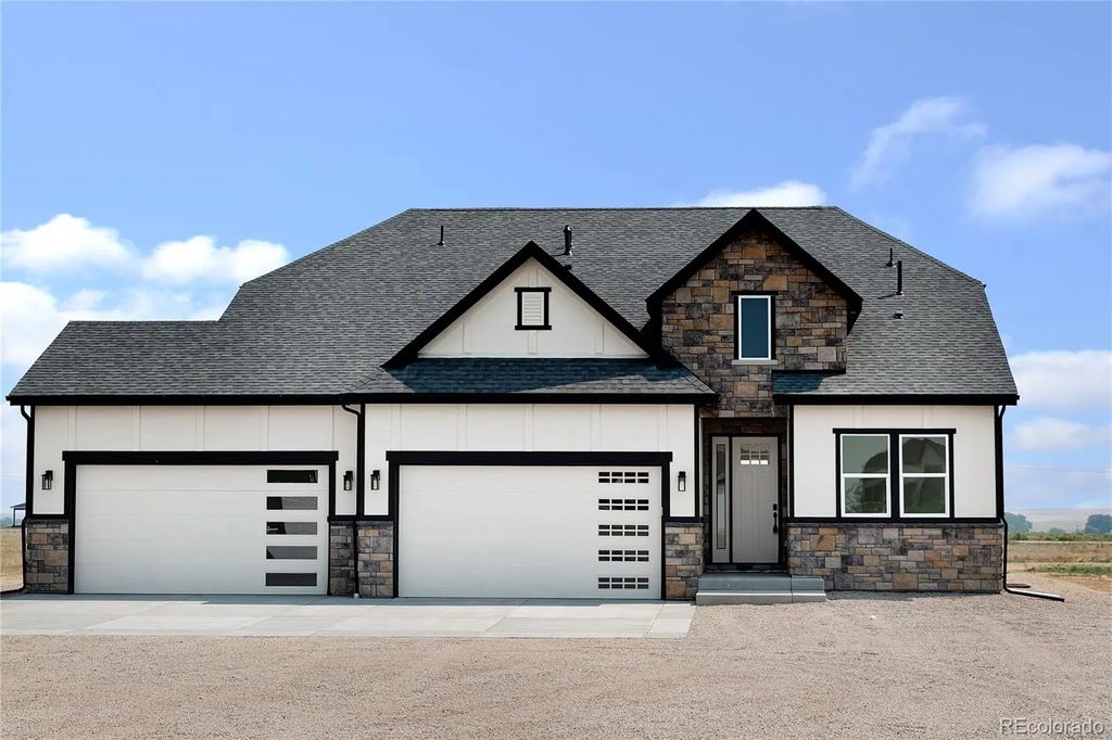 7440 Woodchest Street, Strasburg