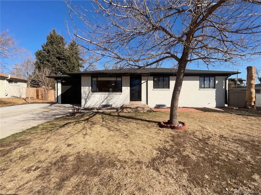 3395 W Saratoga Avenue, Englewood