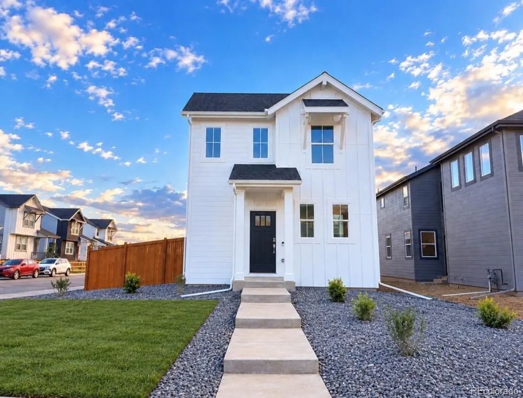 28460 E 4th Avenue, Watkins
