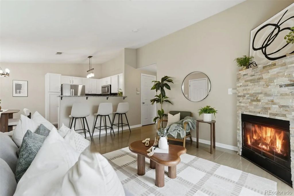 8427 Thunder Ridge Way 203, Littleton