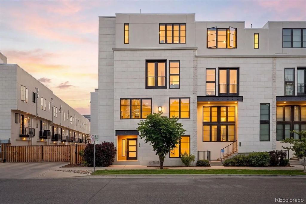 825 Bellaire Street, Denver