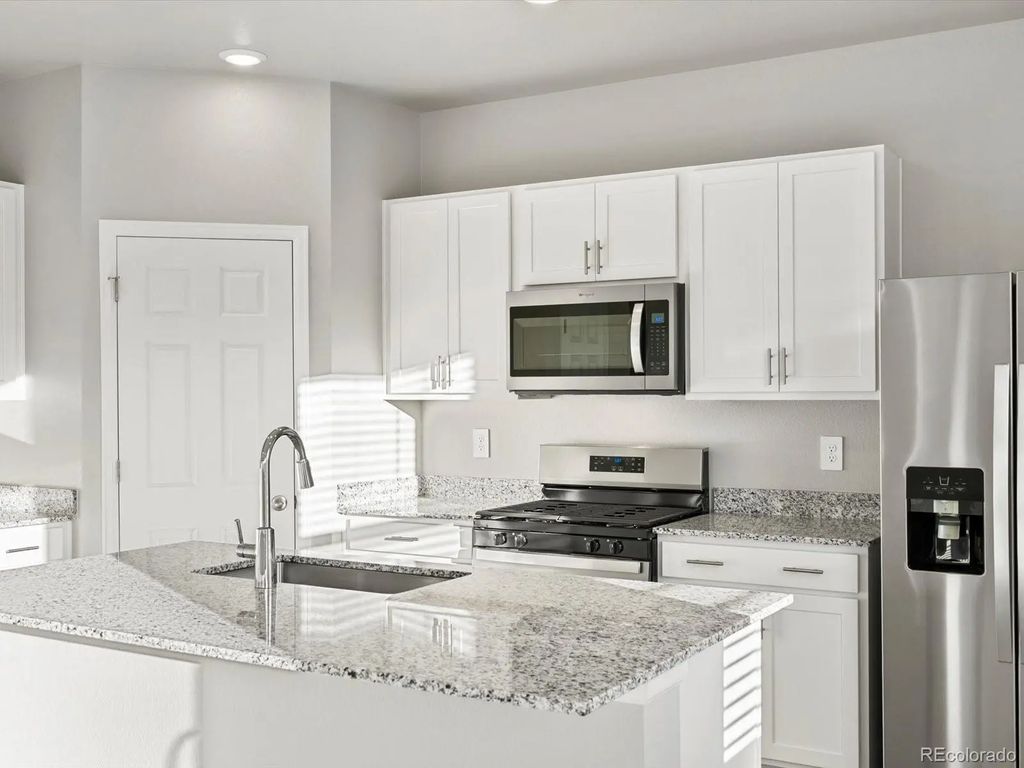 6892 Quail Avenue, Firestone