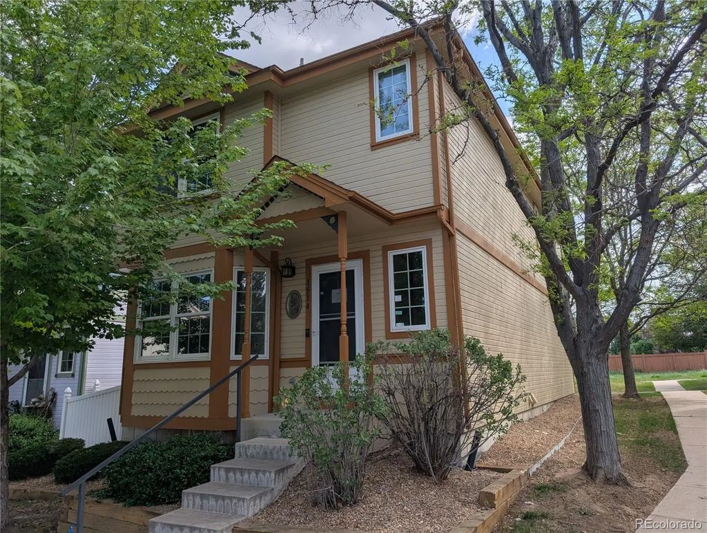 1514 S Buckley Way, Aurora