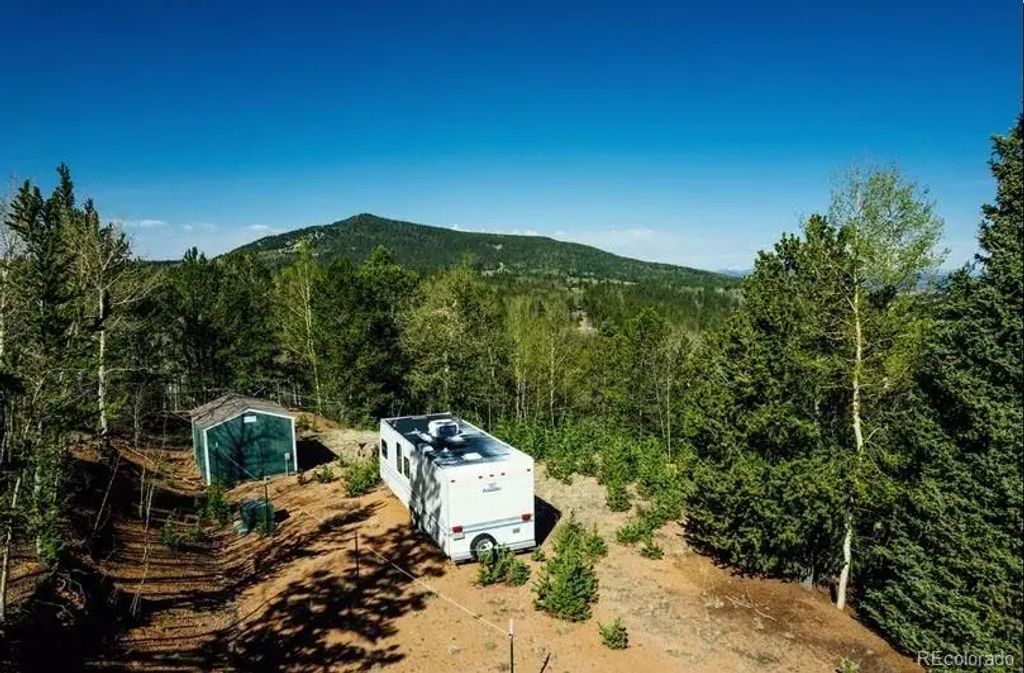 977 County Road 61, Divide