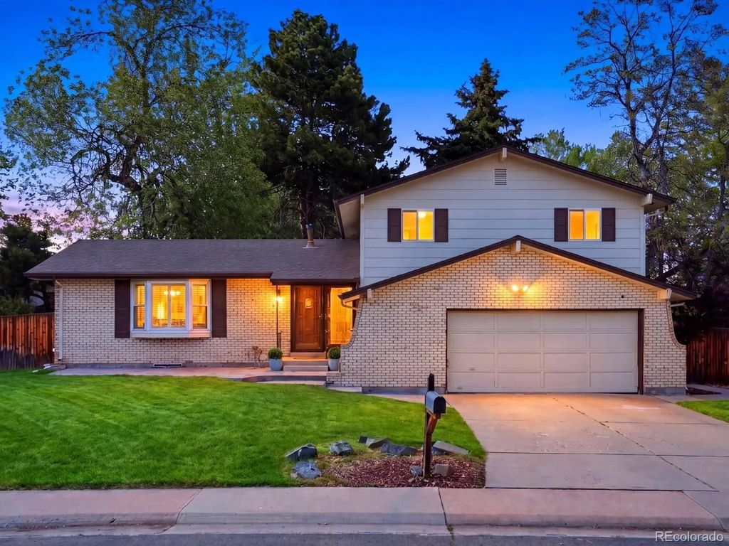 8923 W Warren Drive, Lakewood
