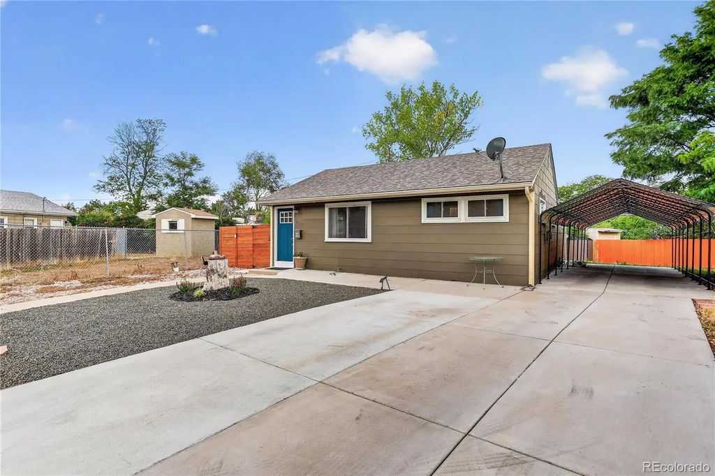 937 Kramer Court, Aurora