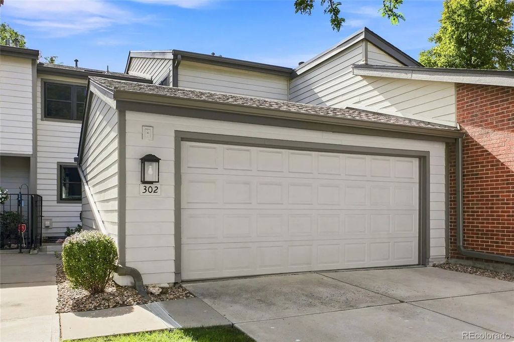 7925 W Layton Avenue 302, Denver